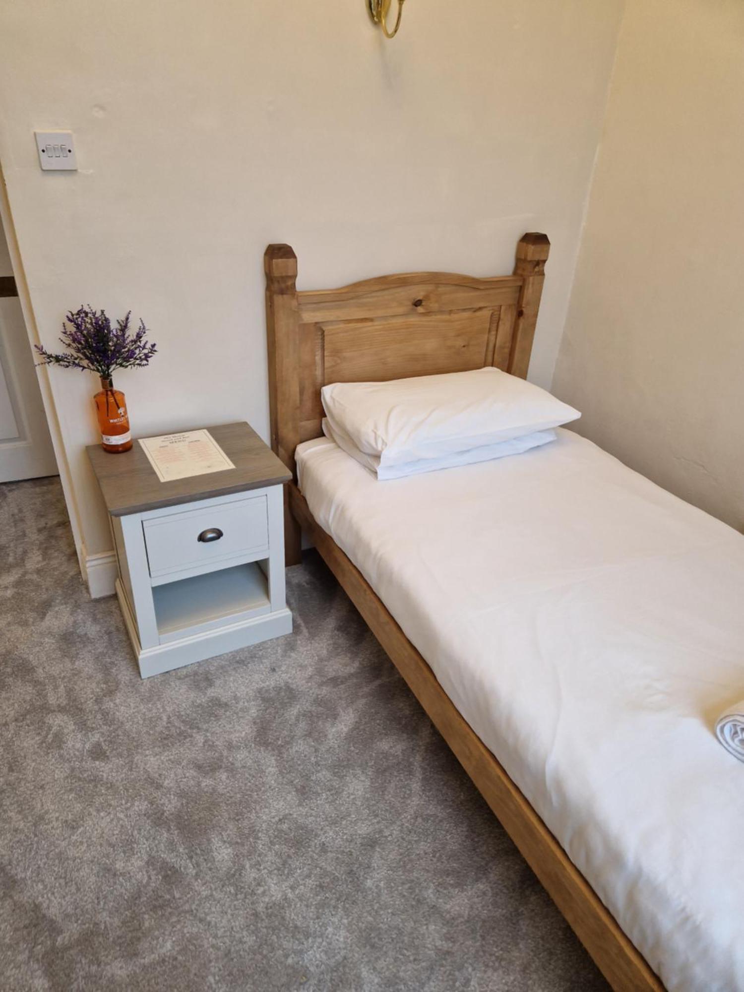 The Menai Hotel And Bar Bangor  Rom bilde